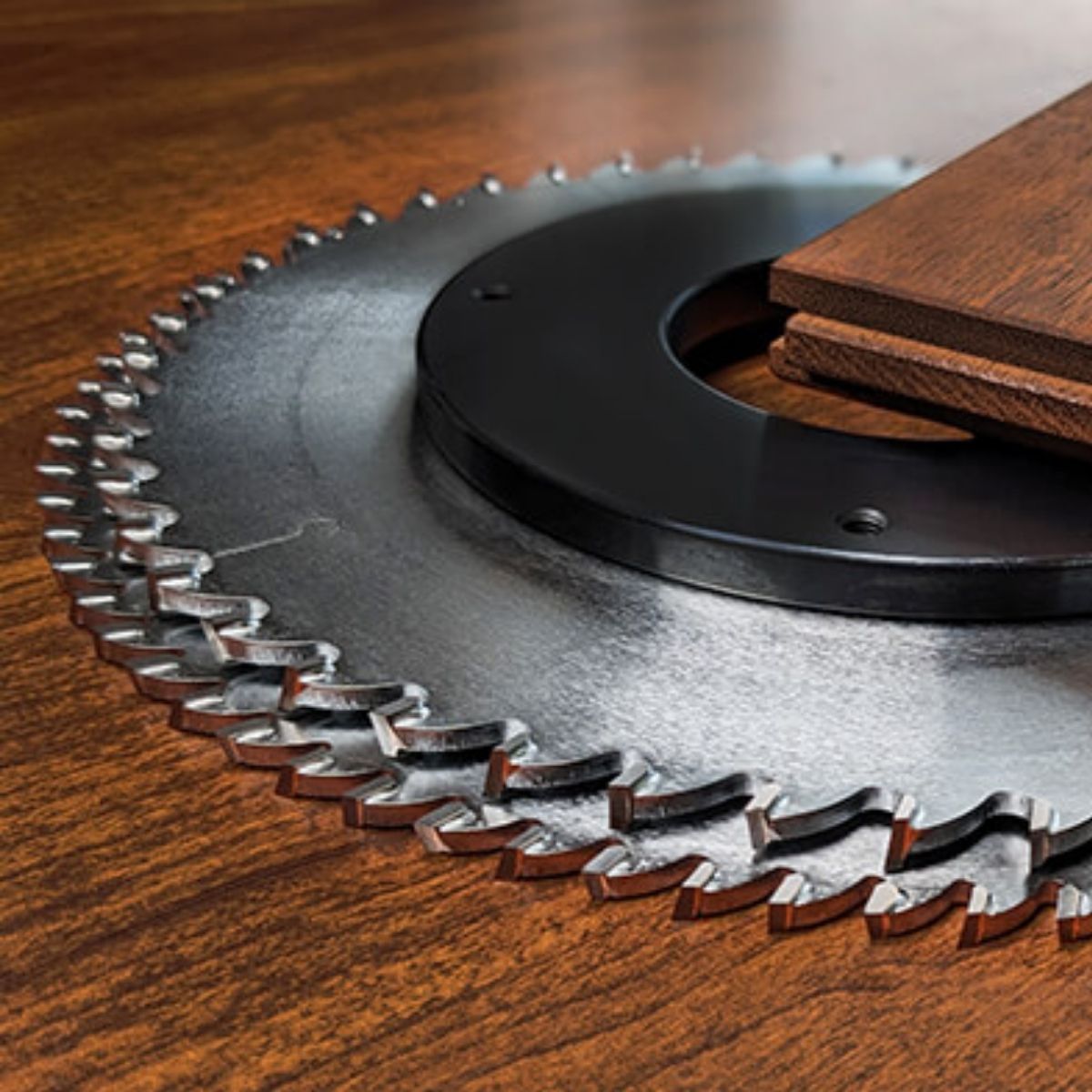 Risiko Menggunakan Saw Blade yang Tidak Sesuai Material